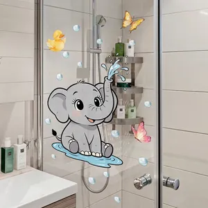 Calcomanías de elefante y burbujas aplicadas en una puerta de ducha de vidrio moderna