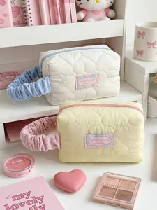 Borsa cosmetica trapuntata a cuore in stile Ins con manici a contrasto per il viaggio