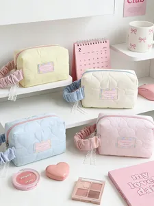 Elegante borsa da trucco trapuntata a cuore pastello con pizzo e manico arricciato morbido