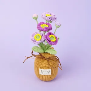 Exquise fleur de tulipe violette crochetée à la main avec étiquette 'Handmade with Love'