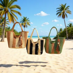 Grandi borse tote in paglia intrecciata con nappe per vacanze estive al mare
