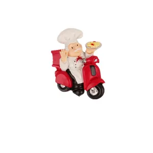 3D cartoon chef koelkastmagneet op rode scooter met pizza voor huisdecoratie resin