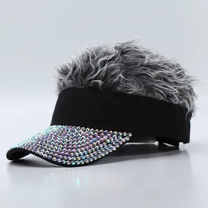 Visera negra divertida con peluca gris y brillantes diamantes de imitación para hip hop