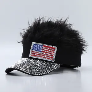 Divertida gorra con peluca negra decorada con pedrería y bandera de Estados Unidos