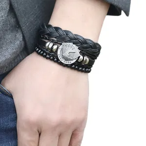 Pulsera de cuero trenzado negro multicapa con amuleto de póker retro y cuentas negras