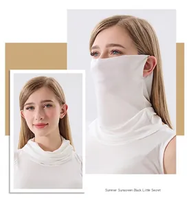 Vista detallada de una mascarilla solar de seda de morera 100% blanca con protección nuca