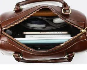 Detailed view of the internal compartment capacity of the brown vintage Boston bag