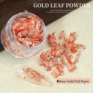 Vue détaillée de la poudre de feuilles d'or rose ultra-minces pour le nail art