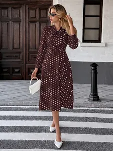 Robe midi élégante à pois marron, manches longues, col à nœud et taille cintrée
