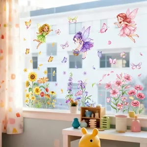 Mooie bloemenfee raamstickers op glas in een lichte en zonnige kamer voor decoratie