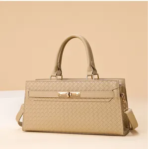 Sac à main élégant en texture tressée kaki avec fermoir doré et bandoulière amovible