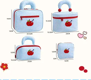 Detailed dimensions of four blue and white gingham cosmetic bags with apple embroidery.