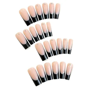 Elegante French persnagels met zwarte tips, zilveren glitter en kleine stras.