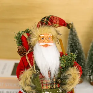 Detailansicht einer 9cm stehenden Weihnachtsmann-Figur mit Kunstpelz und Brille