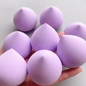 Μαλακά μωβ σφουγγαράκια μακιγιάζ σε σχήμα δάκρυ, επαγγελματικά σφουγγαράκια
