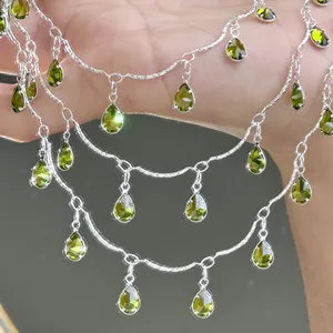 Silberne mehrlagige Schmuckkette mit grünen Teardrop-Kristallanhängern für DIY-Schmuck