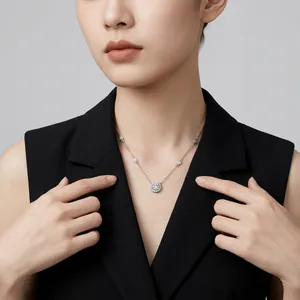 Elegante collana in argento sterling 925 con ciondolo in moissanite e design a stella