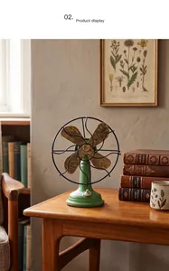 Detailweergave van een vintage groene hars ventilator ornament voor huisdecoratie