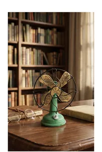 Vintage groene hars ventilator ornament met gouden bladen voor retro kantoor