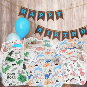 Vue détaillée de boîtes à bonbons à motif de dinosaure dans un décor de fête