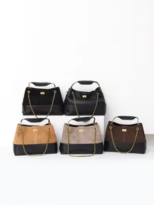 Stijlvolle dames draagtassen met ruitjespatroon in diverse kleuren en goudkleurige ketting