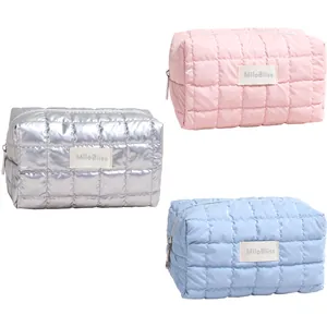 Minimalistische gewatteerde cosmetictas set in roze zilver en blauw wolkstijl