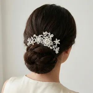 Elegante Pettine per Capelli da Sposa in Lega d'Argento con Strass e Künstliche Perle Sintetiche a Forma di Vite per Matrimonio Festa Donna