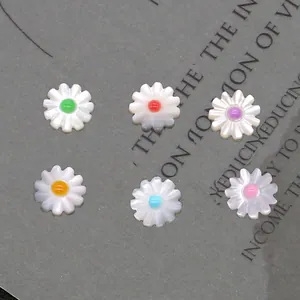 Natürliche Perlmutt Gänseblümchen Lose Künstliche Perlen Geschnitzte Muschel Blumenperlen Mit Emaille-Mitte Für DIY Schmuck