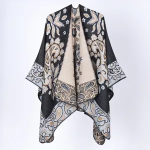 Châle poncho élégant pour femme avec motif paisley et détails de dentelle florale