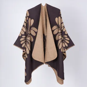 Élégant poncho en maille pour femme avec motif floral marron et fente frontale sophistiquée