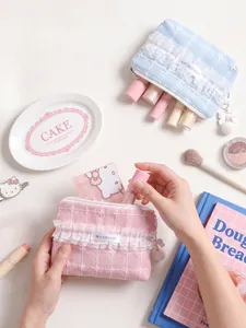 Pastellrosa und blaue Spitzen-Kosmetiktaschen für Make-up-Aufbewahrung und Accessoires