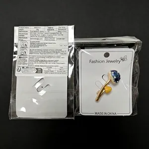 Süße blaue Pilzbrosche mit goldenem Stiel in Klarsichtverpackung
