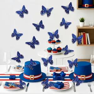 Set de 12 papillons 3D patriotiques décorant une table de fête pour le Jour de l'Indépendance.