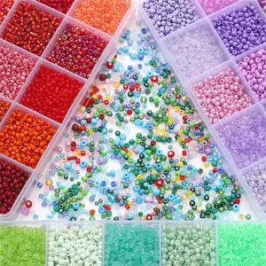 Juego de cuentas de semillas de colores para bricolaje en caja con compartimentos