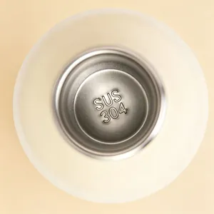 Détail de l'intérieur en acier inoxydable SUS 304 de la bouteille isotherme