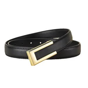 Ceinture élégante en cuir véritable noir pour femme avec boucle rectangulaire dorée.