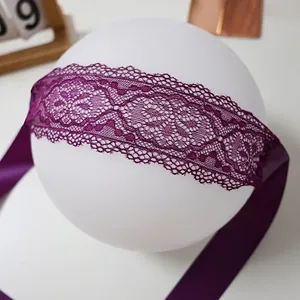 Elegante maschera per gli occhi in pizzo viola per seducenti giochi di ruolo