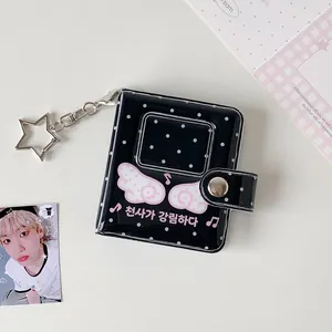 Mini álbum de fotos de 2 pulgadas negro con lunares y llavero de estrella plateado