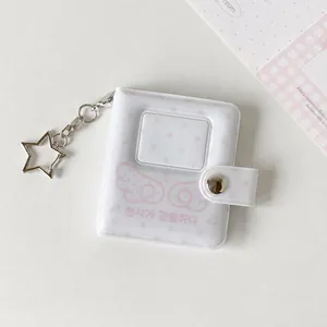 Mini álbum de fotos de 2 pulgadas en PVC de lunares blancos con llavero de estrella