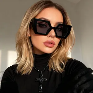Modische schwarze Polygon Übergroße Sonnenbrille mit UV-Schutz für Damen im Freien