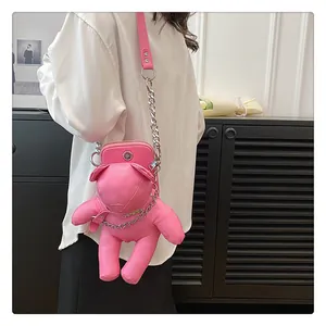 Süße rosa Teddybär-Umhängetasche mit silberner Kette für Damen.