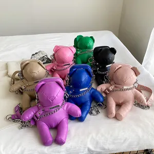 Kreative Umhängetaschen in Teddybär-Form mit Metallkettenriemen in mehreren lebhaften Farben.