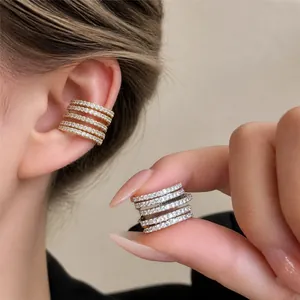 Ear cuff di lusso a 5 strati con zirconi, opzioni oro e argento, per orecchie senza buco