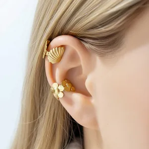 Eleganti ear cuff in acciaio dorato a forma di conchiglia e fiore per orecchie senza buco