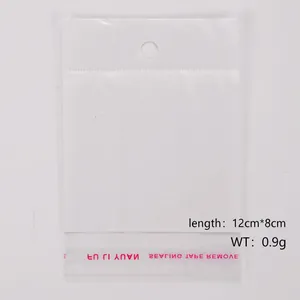 Vista dettagliata di busta in plastica OPP trasparente con foro per appendere, 12x8 cm
