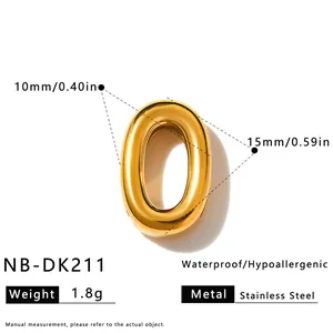 Detailansicht der goldenen Edelstahl-Nummer 0 Charm mit Größe und Gewicht für DIY-Schmuck