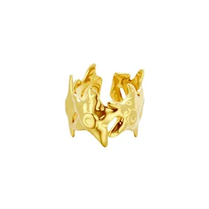 Manchette d'oreille en métal liquide doré avec motifs de cœur pour oreilles non percées