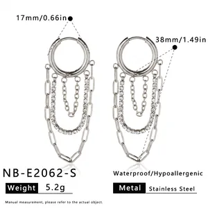 Specifiche tecniche dettagliate per orecchini a cerchio in acciaio con nappa e strass set.