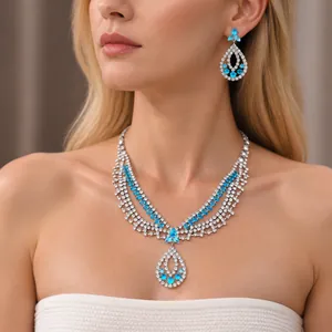 Elegantes Schmuckset im Royal-Stil mit geschichteten blauen Tropfenkristallen und S925 Silber.
