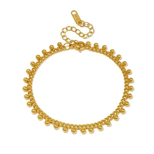Détail d'un bracelet en acier inoxydable plaqué or 18 carats avec fermoir ajustable